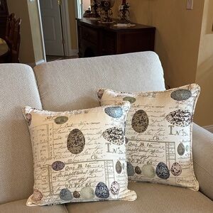 Pottery Barn Accent Pillow covers (set of Two) 18x18 in French Country w/zippers